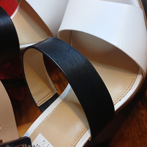 New!! Michael Kors Black, White and Cream Buckled Heels Sz 9.5 - Picture 8 of 9